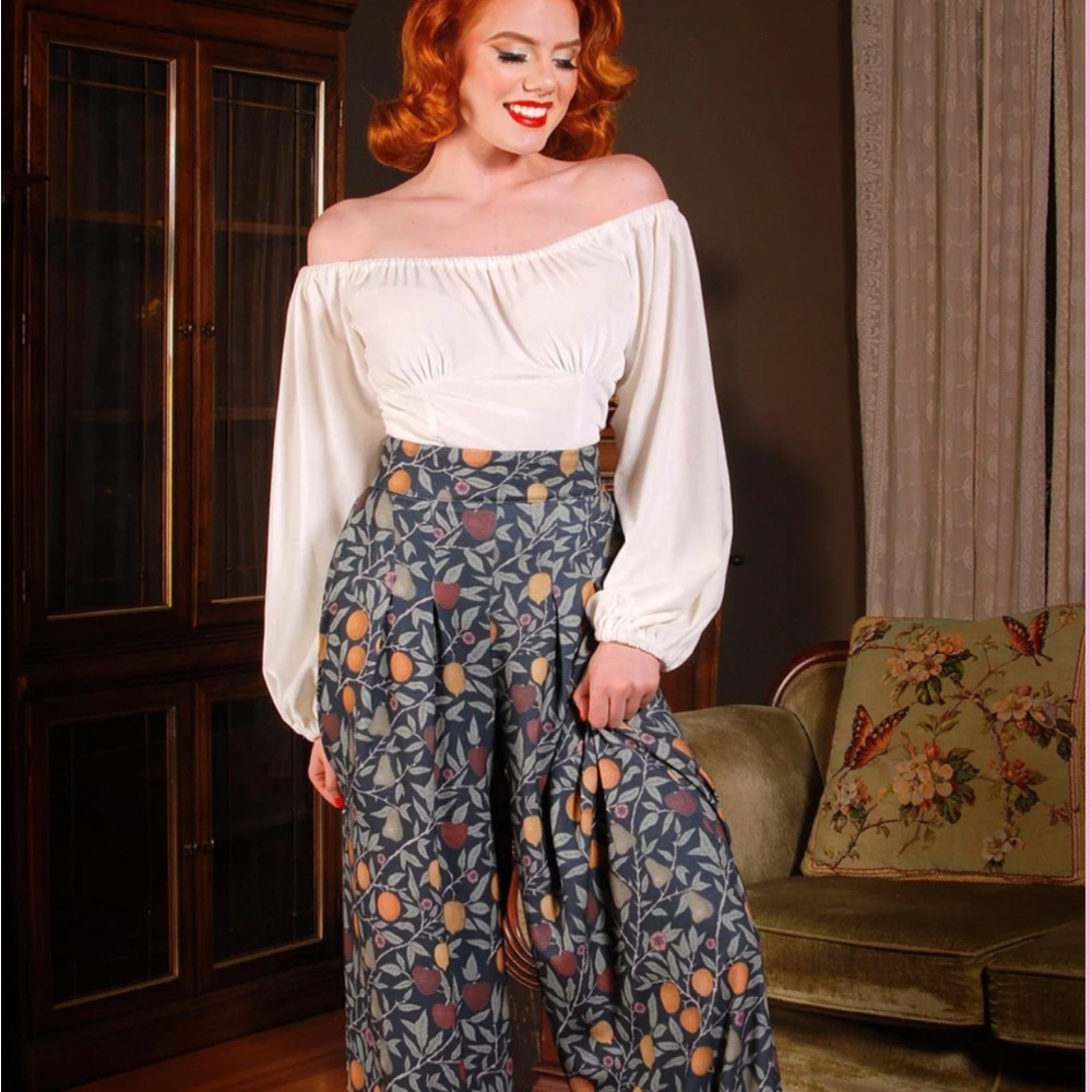 Ivory velvet swann top nwt